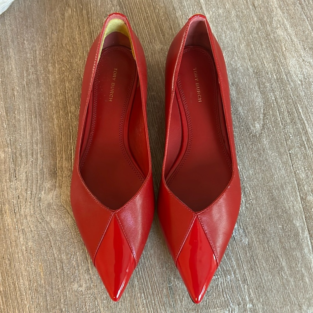 Tory Burch Triple Red Triangle Pointed Flat Soft Patent Size 9